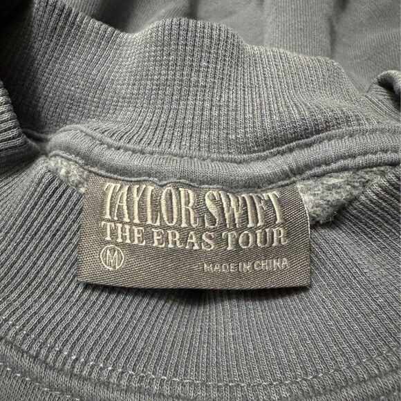 NEW The Eras Tour Authentic Blue Crewneck Sweatshirt Taylor Swift 2023 Medium - Picture 4 of 6